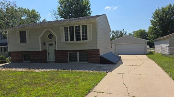 1004 21st ST SE, Rochester, MN 55904