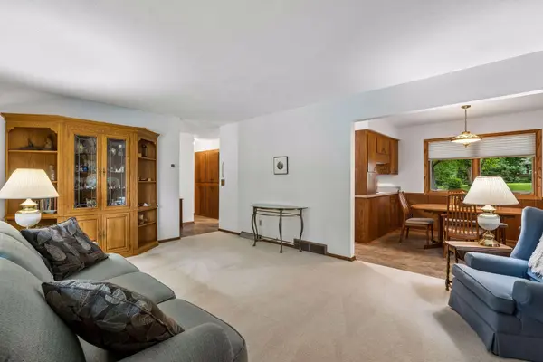 1938 Midland Hills RD, Roseville, MN 55113