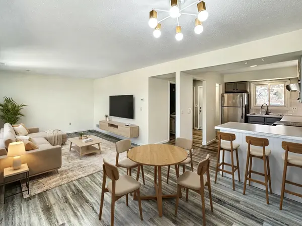 607 E Burnsville Pkwy #13, Burnsville, MN 55337