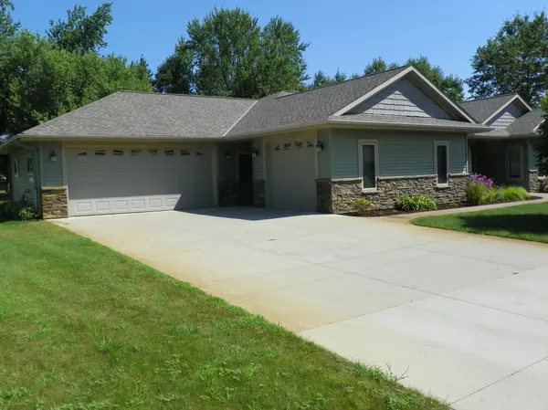 471 Coleman AVE E, Eden Valley, MN 55329