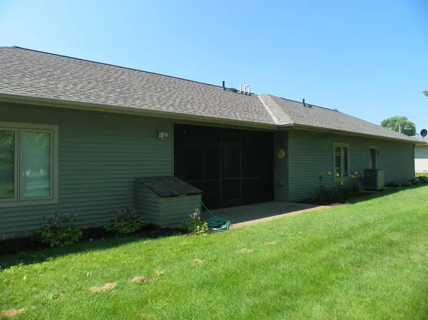 471 Coleman AVE E, Eden Valley, MN 55329