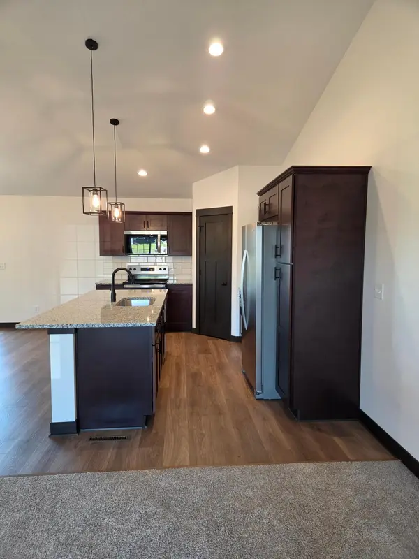 511 Gunnar LN, Ellendale, MN 56026
