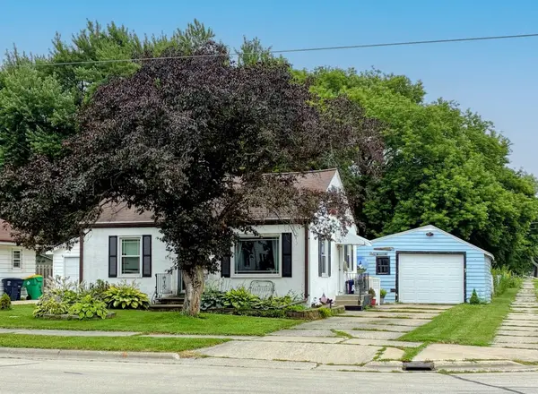 1437 14TH AVE, Green Bay, WI 54304