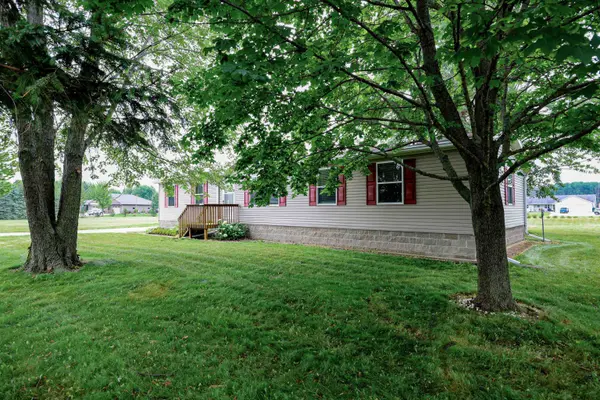 E1207 TOWN HALL RD, Luxemburg, WI 54217