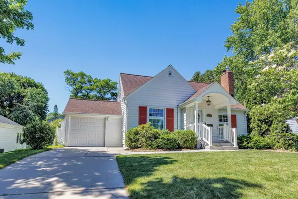 244 E MISSION RD, Green Bay, WI 54301-1802