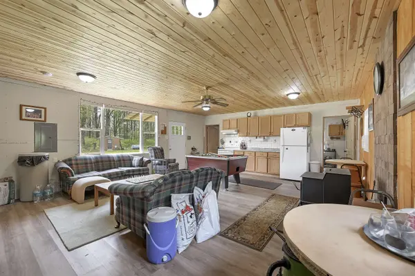 W13670 BROOKS LN, Crivitz, WI 54114