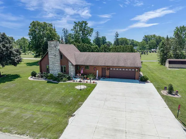 424 VAN DE LOO ST, Kaukauna, WI 54130-8960
