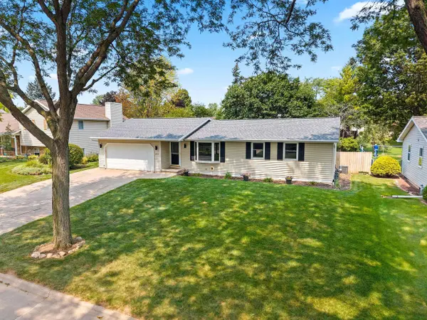 2559 WILDFLOWER ROW, Green Bay, WI 54311-5253