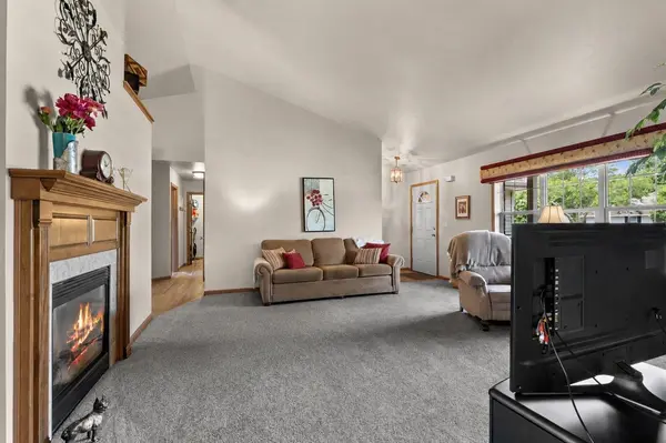3487 CHATSWORTH DR, Green Bay, WI 54313-7493