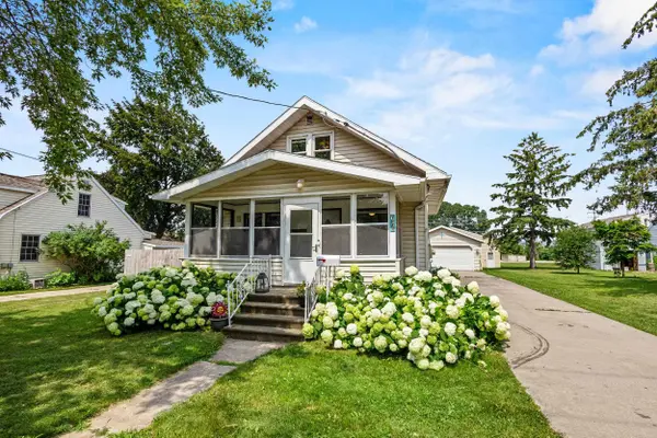 1019 DESNOYER ST, Kaukauna, WI 54130