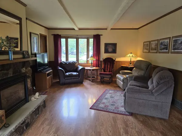 1503 VALLEY RD, Appleton, WI 54915-1600