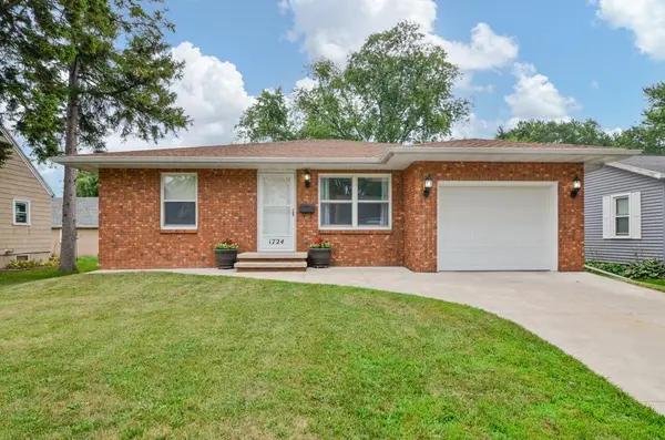 1724 N ULLMAN ST, Appleton, WI 54911