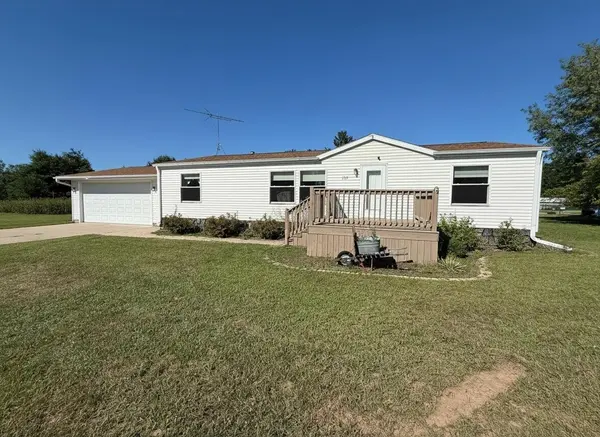 102 S PARK ST, Bowler, WI 54416-9747