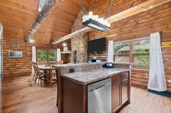 1712 E EDGEWOOD DR, Appleton, WI 54913