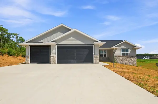 587 EMERALD ISLE CT, Wrightstown, WI 54180
