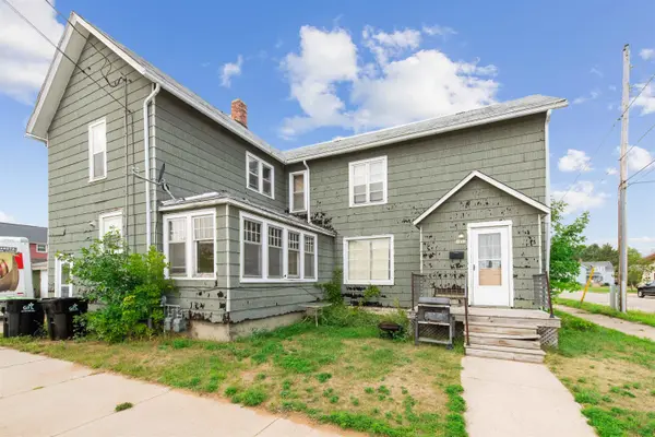 1802 11TH AVE, Menominee, MI 49858