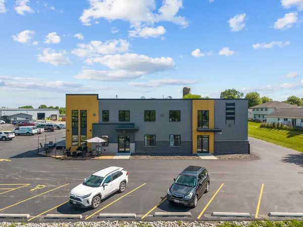 390 E FARMLAND DR #211, Kaukauna, WI 54130