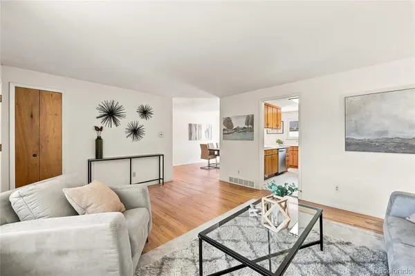 7290 S Penrose CT, Centennial, CO 80122