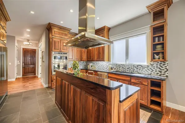 3275 S Logan ST, Englewood, CO 80113