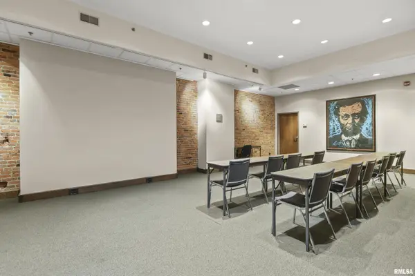 206 S 6TH ST #Suite #2, Springfield, IL 62701