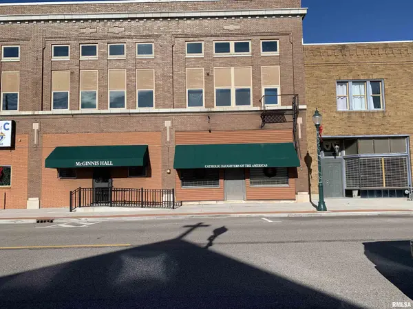 328 E STATE ST, Jacksonville, IL 62650