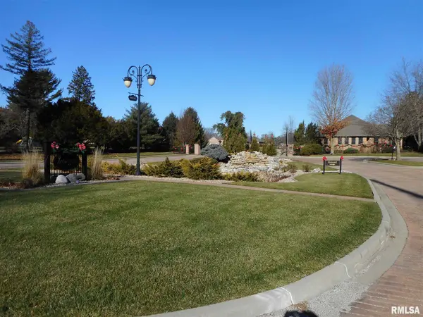 3108 Ironlake CIR, Springfield, IL 62711