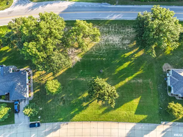 5 EASTLAND CT, Carlinville, IL 62626