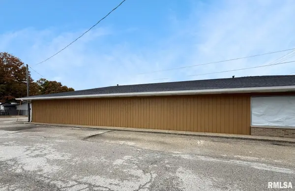 1055 N HENDERSON ST, Galesburg, IL 61401