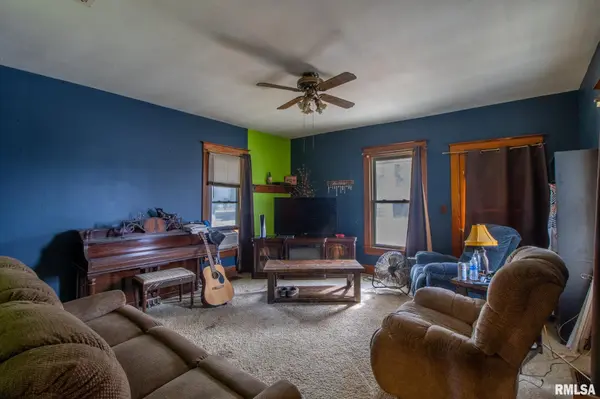 108 E GRANT ST, Avon, IL 61415