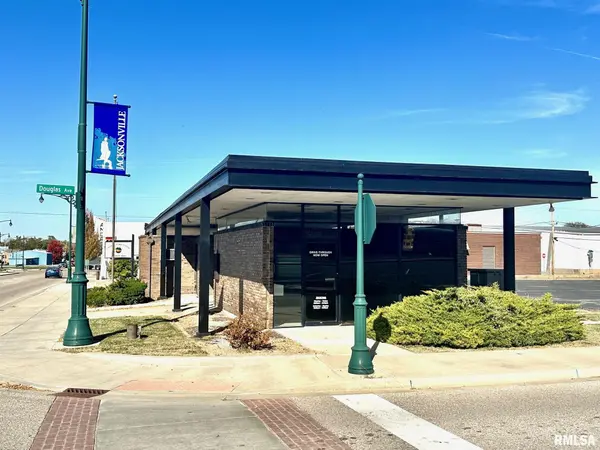 300 N MAIN ST, Jacksonville, IL 62650