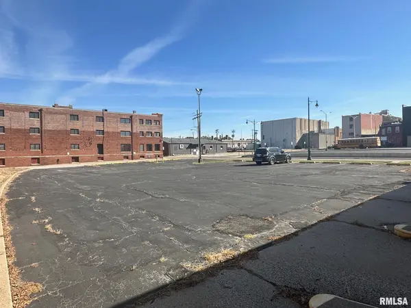 300 N MAIN ST, Jacksonville, IL 62650