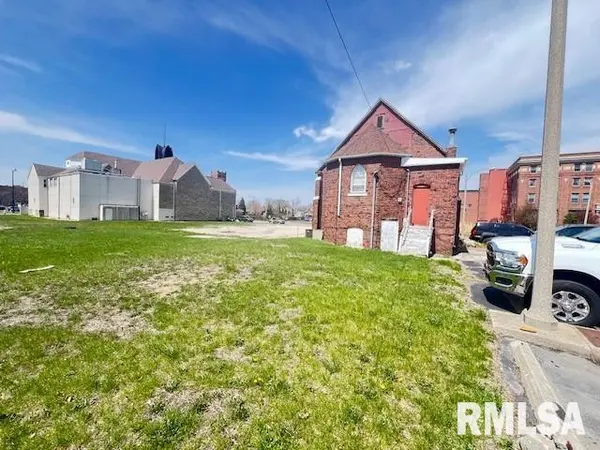 360 E FERRIS ST, Galesburg, IL 61401-4305