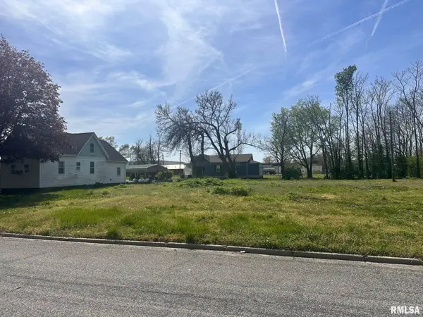 617 N EAST ST, Jacksonville, IL 62650
