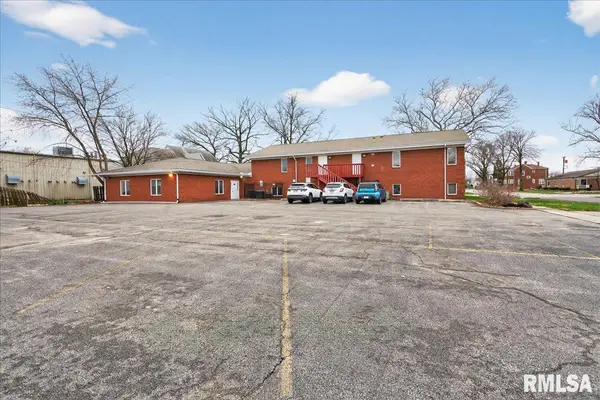 1300 S 8TH ST, Springfield, IL 62703