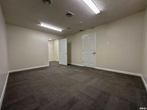 386 S Koke Mill RD #H, Springfield, IL 62711