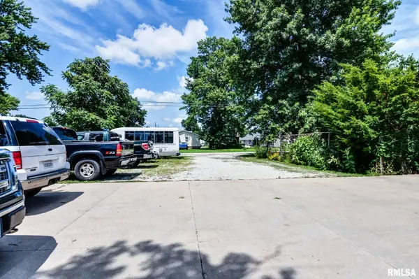 701 W ADAMS ST, Taylorville, IL 62568