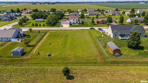 1842 Castle Pines PL, Lincoln, IL 62656