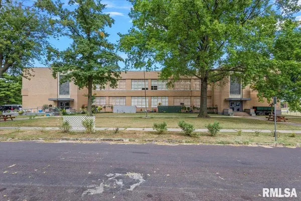 352 FRANKLIN ST, Jacksonville, IL 62650