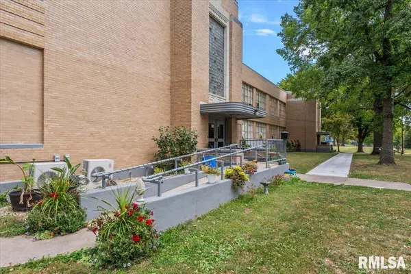 352 FRANKLIN ST, Jacksonville, IL 62650
