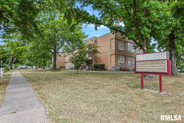 352 FRANKLIN ST, Jacksonville, IL 62650
