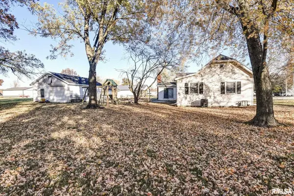 411 W NORTH ST, Morrisonville, IL 62546