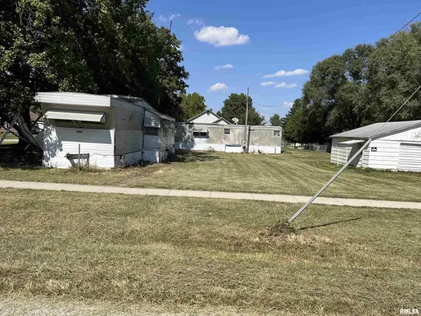 305 N CHAMBERLAIN ST, Roseville, IL 61473
