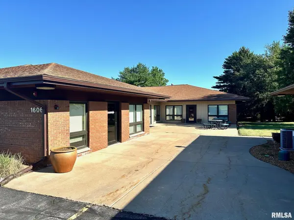 1606 W LAFAYETTE AVE, Jacksonville, IL 62650