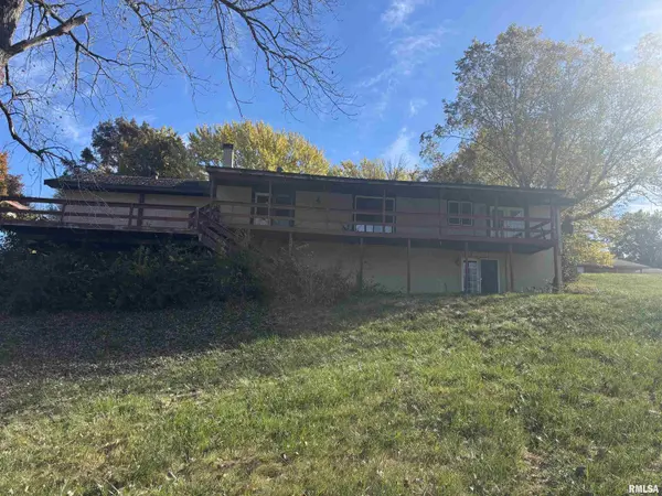 17 Springwater DR, Jacksonville, IL 62650