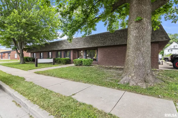 900 S SPRING ST, Springfield, IL 62704