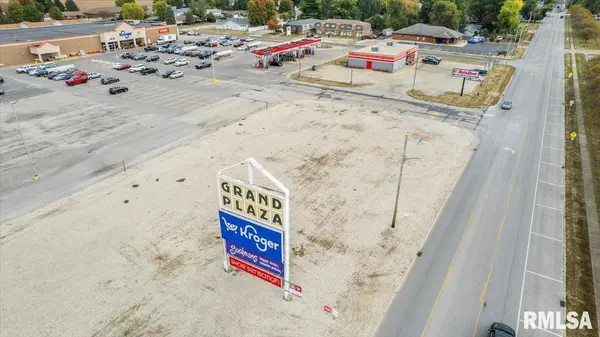 E Bidwell ST, Taylorville, IL 62568