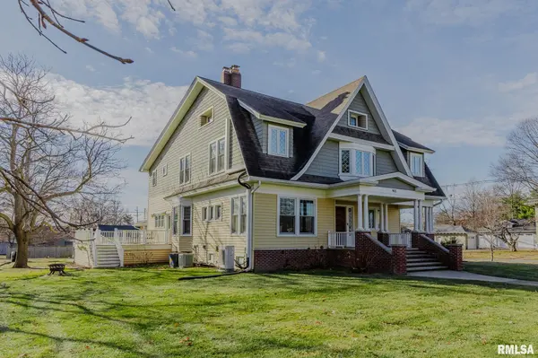 905 E 1st North ST, Carlinville, IL 62626