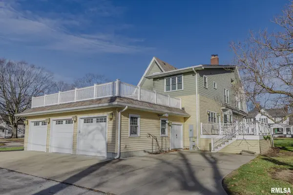 905 E 1st North ST, Carlinville, IL 62626