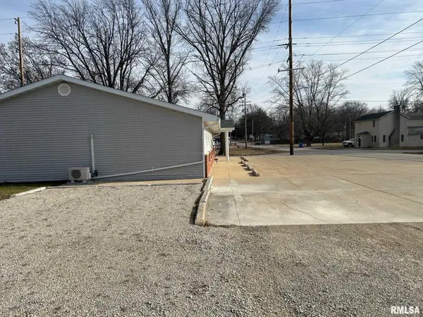 901 E Main Cross ST, Taylorville, IL 62568