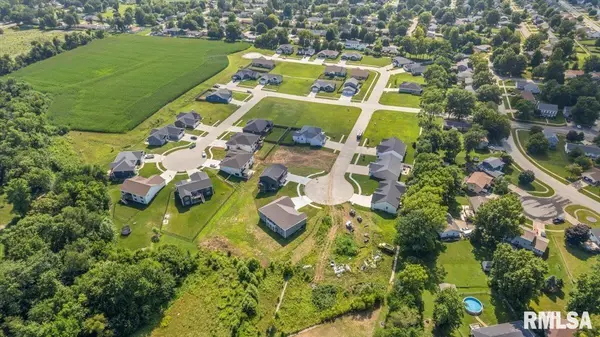 67 Firefly CT, Chatham, IL 62629